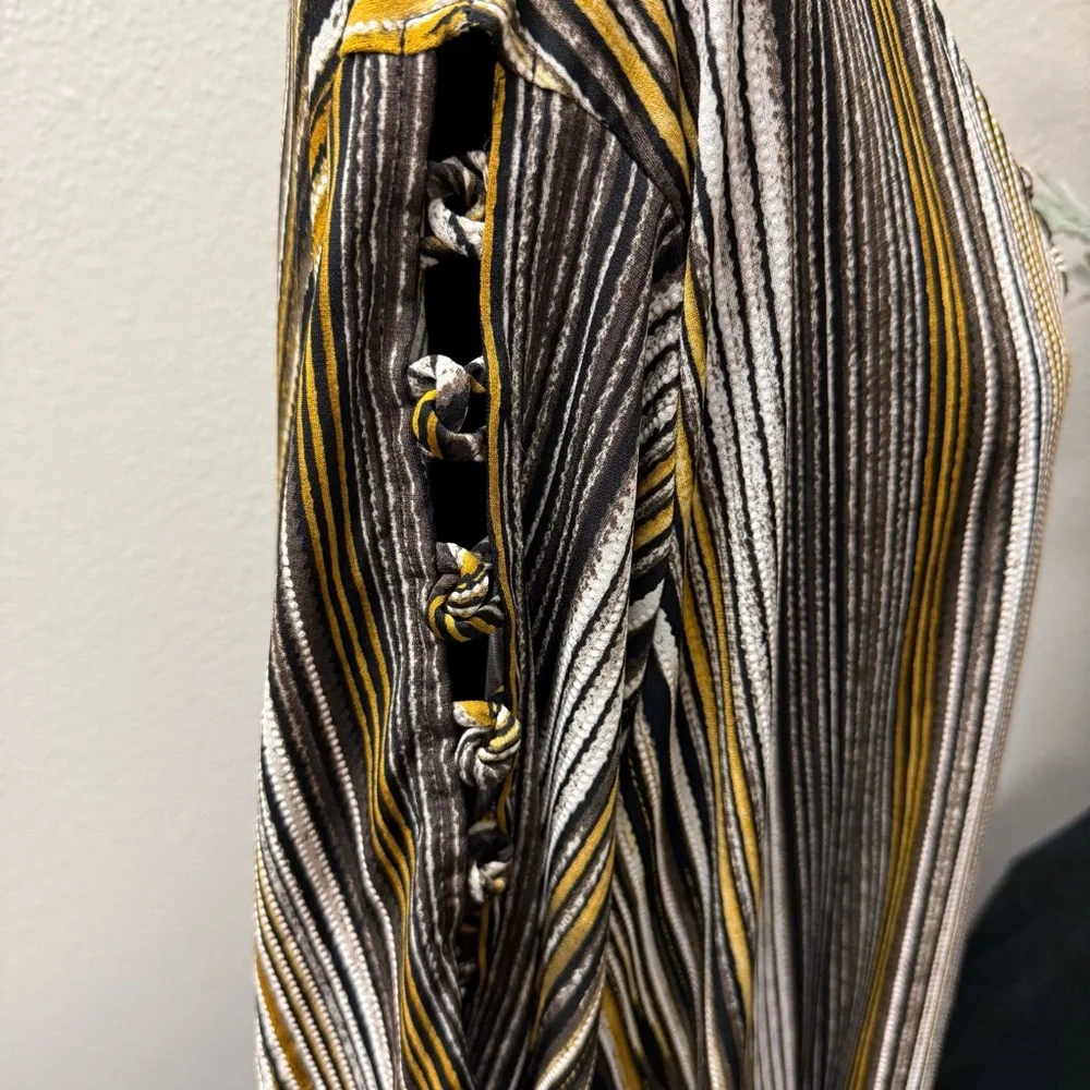 Cato 26/28W Black Gold Stripe Tunic Top w/ Crisscross Neck & Button Sleeves - Picture 5 of 9